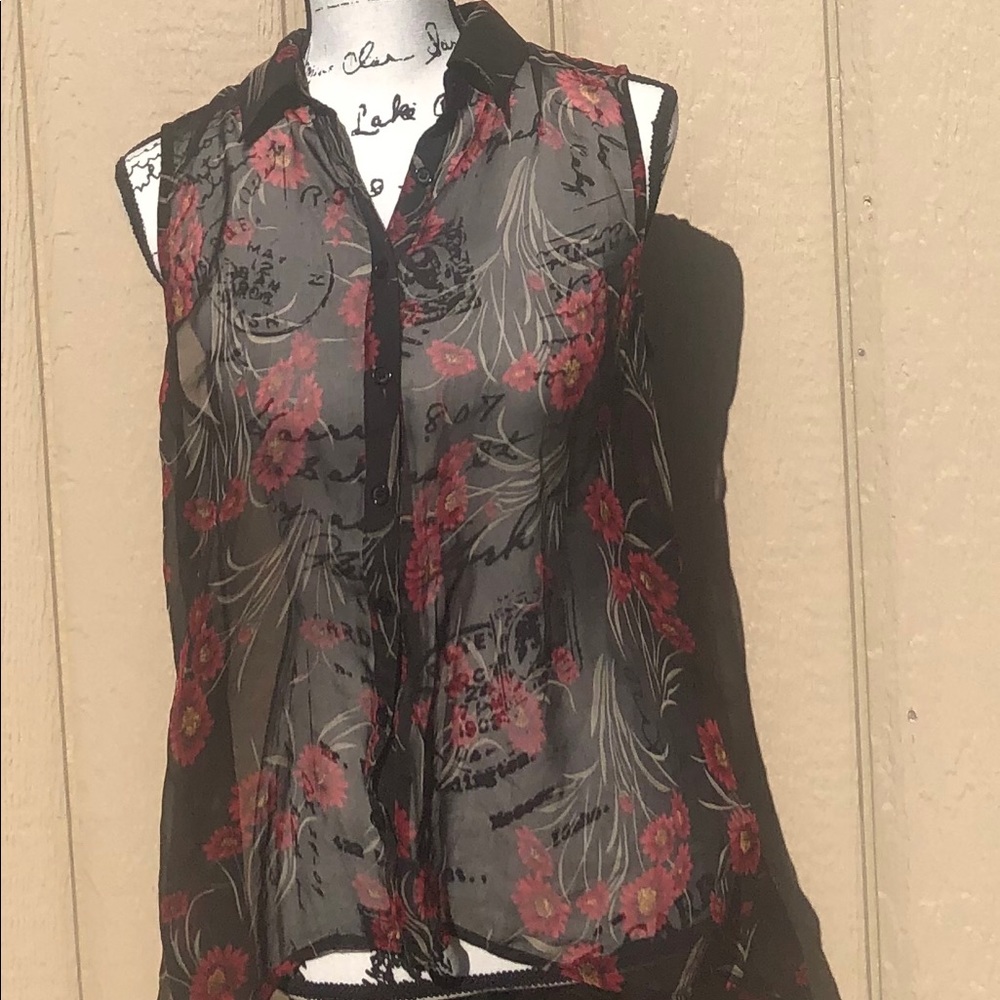 Sleeveless High Low Floral Button up (New)